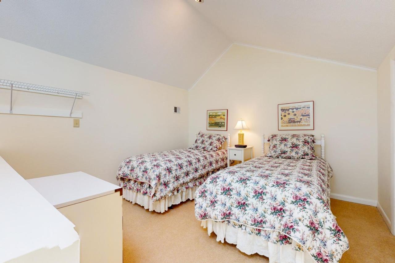 Seaside Villas --- 40123 Seaside Drive フェンウィック・アイランド エクステリア 写真